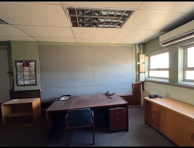 475M² SHOWROOM TO LET IN PAARDEN EILAND